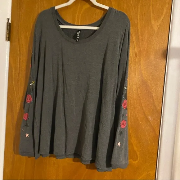 Torrid rose sleeve long sleeve shirt size 3X - Picture 1 of 4